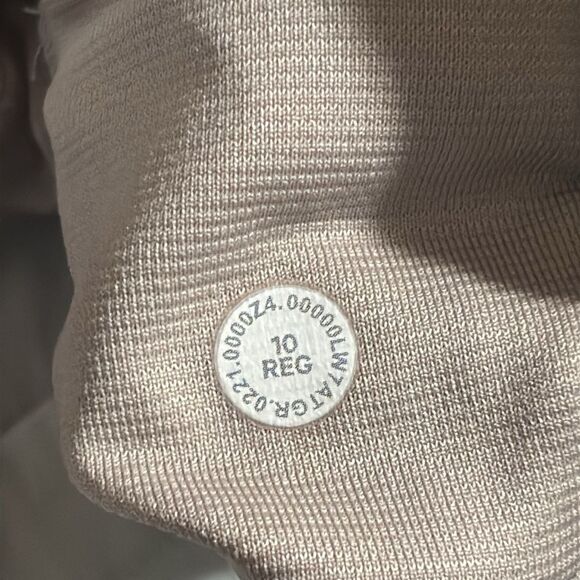 Lululemon Hotty Hot Short II *2.5" - Picture 5 of 9